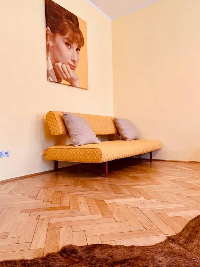 Cinematheque Ultracentral Apartment ซีบิว ภายนอก รูปภาพ